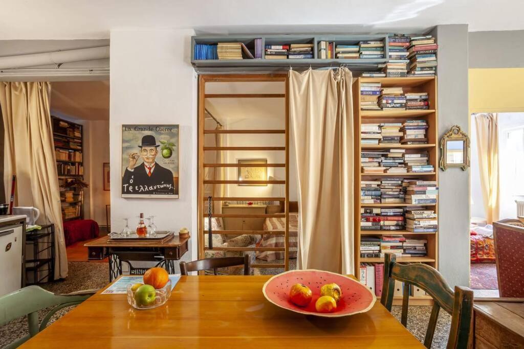 Greek Retro Decor & Wesanderson'S Movies Design Thessaloniki Exterior photo