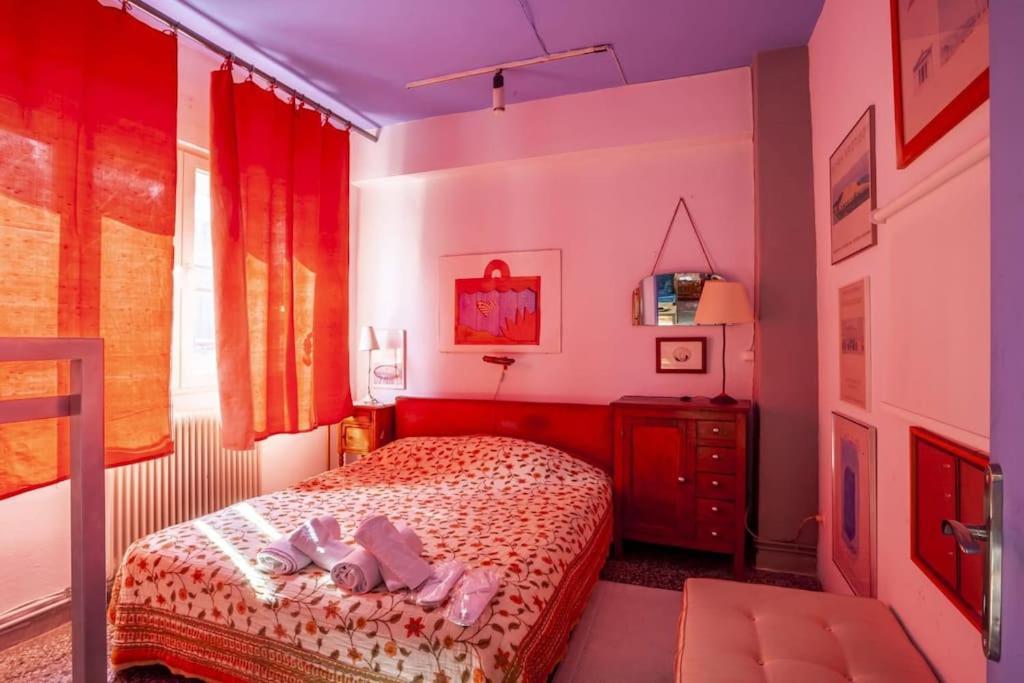 Greek Retro Decor & Wesanderson'S Movies Design Thessaloniki Exterior photo